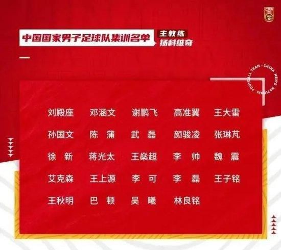 谈到自己有没有考虑去别的俱乐部踢球，福登表示：“老实说没有，我一直都认为自己是曼城的一员。